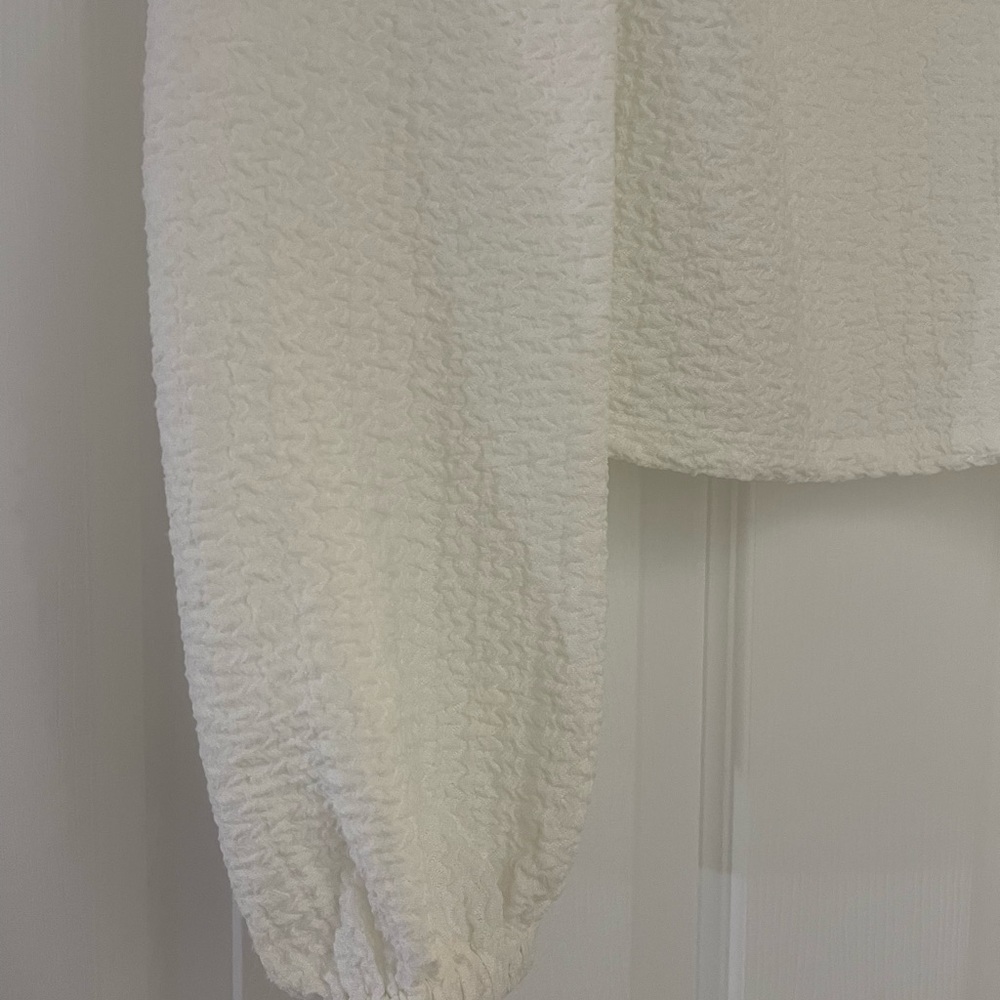 Express Crinkle Texture Top - Picture 3 of 5
